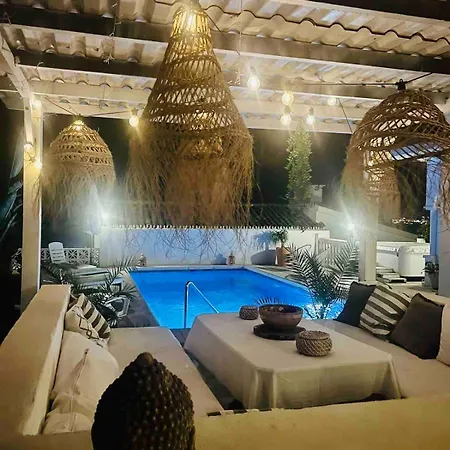 Villa Cozy House With Pool