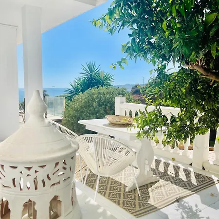 Cozy House With Pool * El Faro
