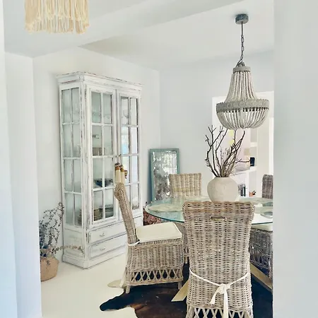 Villa Cozy House With Pool El Faro
