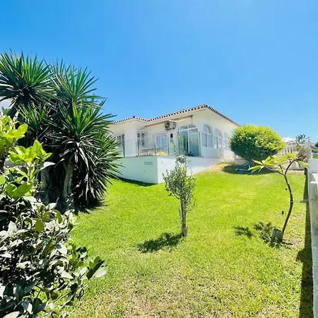 Cozy House With Pool El Faro